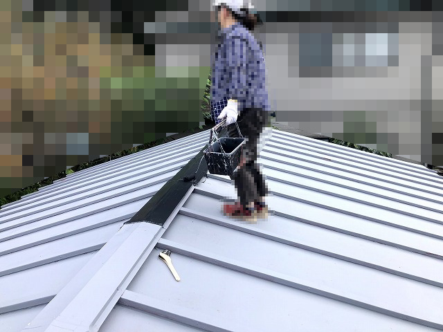 トタン屋根 中塗り塗装
