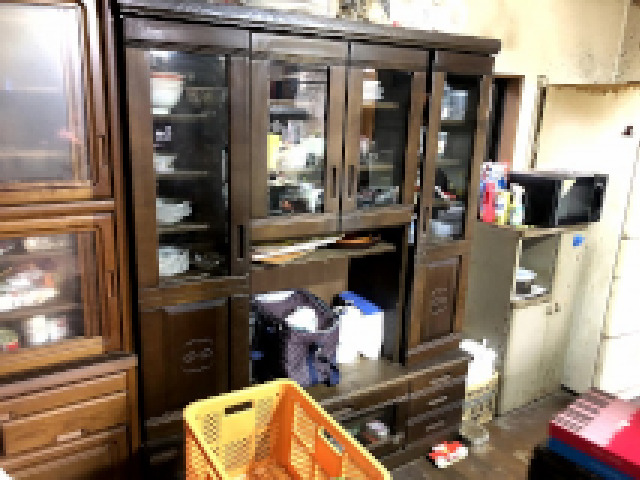 冷蔵庫交換だけじゃ不十分？キッチン25年の汚れが限界に