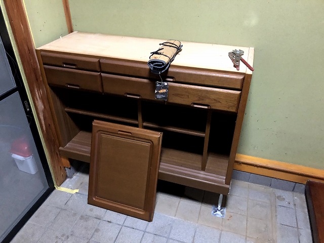 大型食器棚を撤去してキッチンDIYの作業スペースを確保