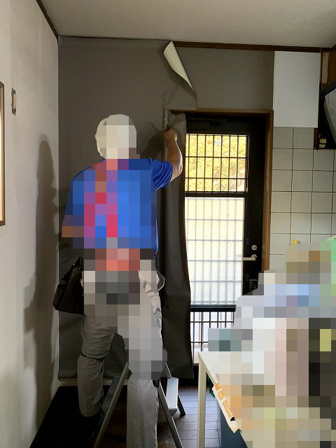 壁クロスをDIYで貼るコツ【初心者でもできる壁紙張り替え】