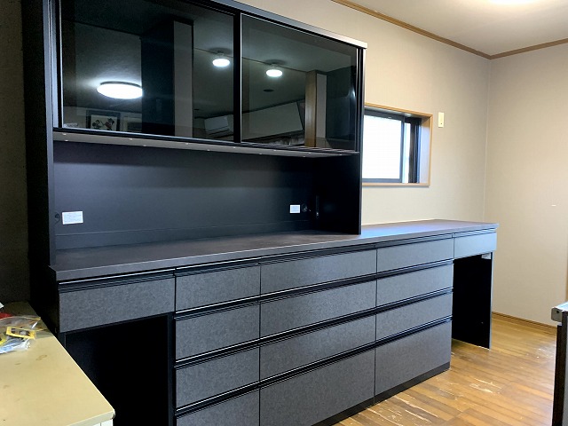 【夫婦DIY】ニトリ リガーレBKを自分で設置！搬入・組み立て・地震対策までリアル体験レビュー