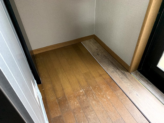 施工手順②｜貼り始めは“目立たない場所”からが正解（初心者が失敗しないコツ）