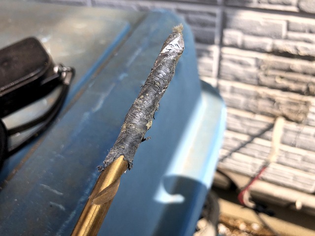 断熱材がある壁はドリルが絡みやすい