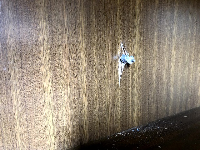 断熱材がある壁の穴あけで苦戦｜コンセント増設DIYでドリルが絡むときの対処法