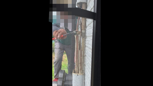 高所では片手作業だけでも神経を使い、地上とは感覚がまったく違いました。