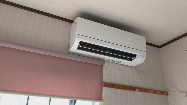 今回の2階エアコン交換DIYは無事完了しましたが、条件的にはかなり難易度が高めでした。