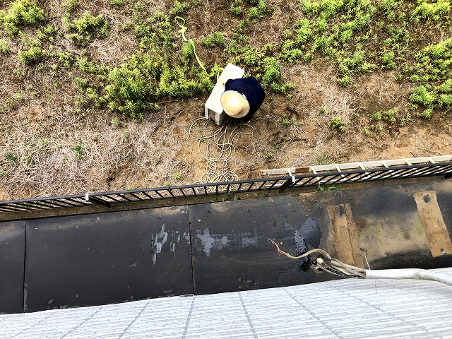 下では壁にぶつからないよう補助してもらいました。