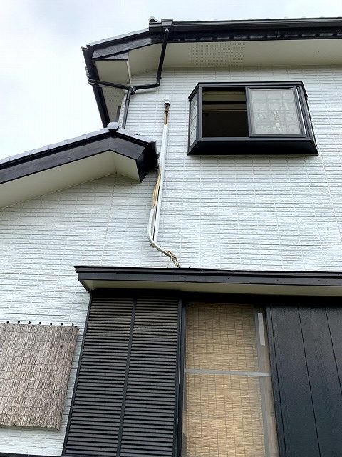 ロープで吊ってゆっくり降ろしました。落下させると事故になるので慎重に作業。