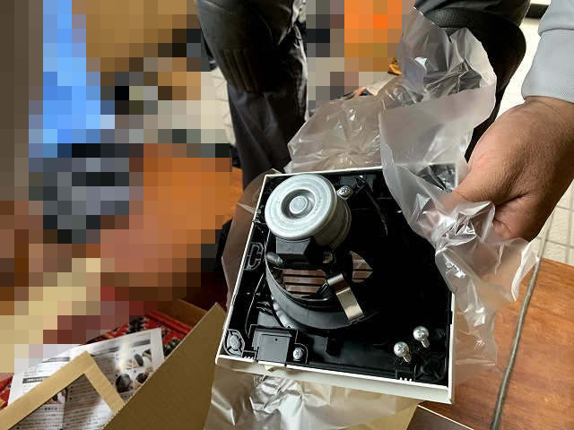 トイレ換気扇DIYで使用するPanasonic FY-08PD9SDを開封して本体を確認